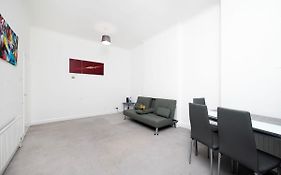 Spacious Minimalist 1Br Flat In London